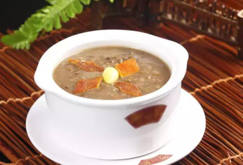 陈皮半夏粥：燥湿化痰，降逆止呕的养生食疗方
